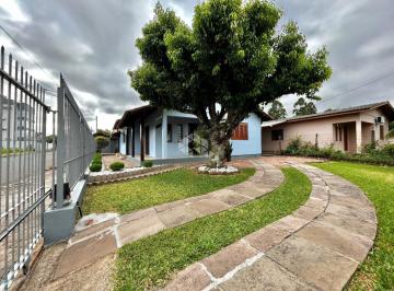 Casa · 111m² · 3 Quartos · Casa de esquina com 3 dormitórios e espaço comercial