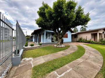 Casa · 111m² · 3 Quartos · Casa de esquina com 3 dormitórios e espaço comercial