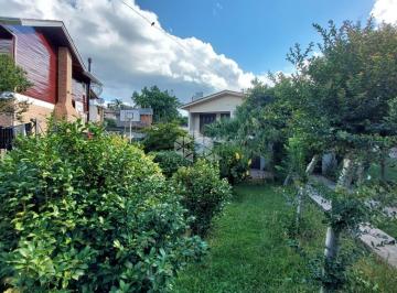 Casa · 152m² · 3 Quartos · 2 Vagas · Casa com dois pisos no bairro Borgo.