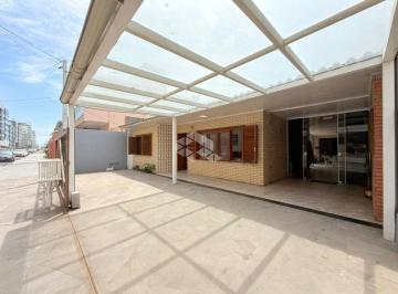 Casa · 120m² · 3 Quartos · 2 Vagas · Casa com 3 dormitórios, pátio e anexo nos fundos na Zona Nova de Capão da Canoa