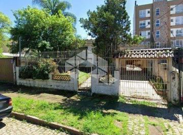 Casa · 240m² · 3 Quartos · 2 Vagas · Terreno com casa de alvenaria