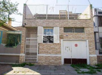 Casa · 227m² · 3 Quartos · 1 Vaga · Casa com excelente potencial de uso em Porto Alegre Imóvel que combina espaço, versatilidade e conf