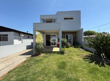 Casa · 155m² · 3 Quartos · 2 Vagas · Casa ampla, semimobiliada, com 3 dormitórios e pátio fechado