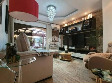 Casa · 214m² · 4 Quartos · 3 Vagas · Casa mobiliada, com 04 dormitórios e piscina no Bairro Santo Antônio