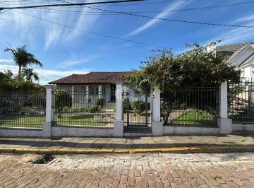 Casa · 293m² · 4 Quartos · 2 Vagas · CASA DE ESQUINA COM 4 DORMITÓRIOS NO CENTRO