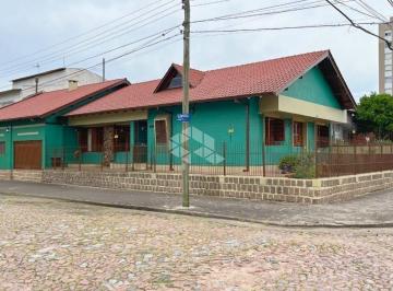 Casa · 260m² · 3 Quartos · 2 Vagas · Casa de esquina com 03 dormitórios no Bairro Intercap entre as Avenidas Bento Gonçalves e Ipiranga.