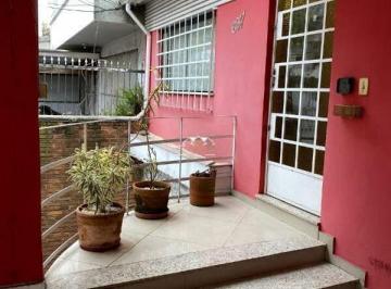 Casa · 45m² · 2 Quartos · 1 Vaga · Casa na Vila Bastos com 221 m² de área construída, localização nobre e alto padrão de conveniência