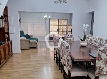 Casa · 200m² · 6 Quartos · 2 Vagas · Casa em Vila Monumento