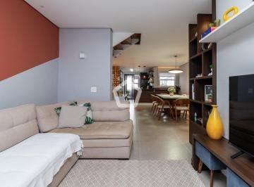 Casa · 250m² · 6 Quartos · 1 Vaga · Casa em Liberdade