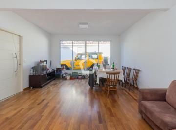 Casa · 250m² · 6 Quartos · 4 Vagas · Casa em Água Fria