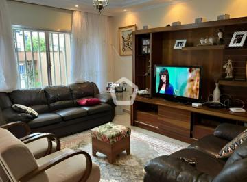 Casa · 200m² · 4 Quartos · 5 Vagas · Casa em Ipiranga
