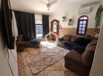 Casa · 240m² · 3 Quartos · 4 Vagas · Casa em Santa Teresinha