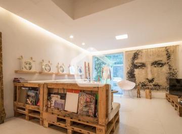 Casa · 230m² · 10 Quartos · 1 Vaga · Casa em Vila Gertrudes