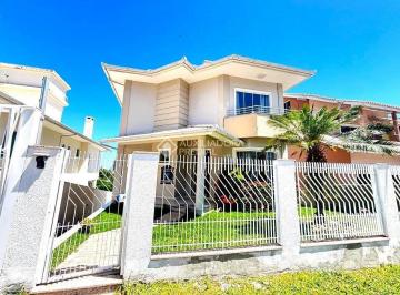Casa · 387m² · 3 Quartos · 4 Vagas · Imóvel de alto padrão muito bem localizado na Pedra Branca, a poucos passos do lago!