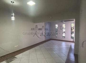 Comercial · 365m² · 3 Quartos · 8 Vagas · Oportunidade - Casa Comercial - Centro - Jacareí - 3 Dormitórios - 109,14m².