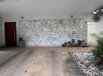 Comercial · 218m² · 4 Quartos · 3 Vagas · RE/MAX ALUGA Casa Térrea Comercial com 218 m² de construção, 4 quartos (3 suítes), 4 banheiros, 2 sa