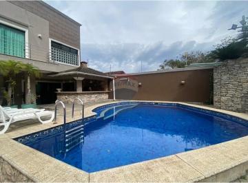 Casa · 259m² · 6 Quartos · 4 Vagas · Casa com piscina para comprar no Jardim Guaiuba, Guarujá!