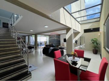 Casa · 500m² · 3 Quartos · 2 Vagas · Oportunidade única! lindo Sobrado de alto padrão em Condomínio  – ARNIQUEIRAS/DF