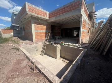 Casa · 450m² · 4 Quartos · 3 Vagas · Oportunidade - Casa em Condomínio - Urbanova - Condomínio Mont Blanc - 4 Dormitórios - 248m².