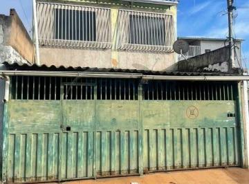 Casa · 220m² · 4 Quartos · 3 Vagas · Sobrado com 4 Quartos e 3 Vagas na QNL 20 - Taguatinga Norte