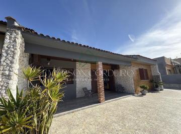 202509171720095249.jpg · Casa 4 dormitórios ou + para Venda em Cidreira, Centro, 4 dormitórios, 1 suíte, 3 banheiros, 3 vagas