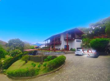 Casa de 5 quartos, Serrana · Linda Casa com 5 Qts (4 Suítes), Quadra de Squash, Linda Vista, Dentro de Condomínio em Itaipava.