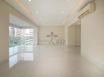 Apartamento de 3 quartos, São Paulo · Apartamento - Vila Olímpia - 3 Suítes - 140m².
