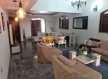 Casa · 450m² · 5 Quartos · 6 Vagas · Casa espaçosa à venda no Cocó, Fortaleza