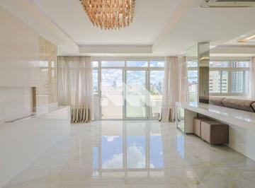 Apartamento · 152m² · 2 Quartos · 1 Vaga · Viva o melhor do Batel: apartamento com 2 suítes, vista privilegiada e lareira