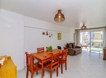 Apartamento · 92m² · 2 Quartos · 1 Vaga · Apartamento à venda no Centro em Balneário Camboriú.