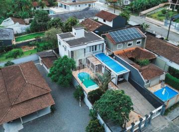 Casa · 240m² · 4 Quartos · 3 Vagas · Sobrado mobiliado com 4 dormitórios no bairro Floresta em Joinville