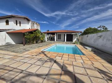 Casa de 4 quartos, Lauro de Freitas · Casa térrea com amplo terreno de 600m².