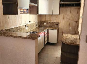 Cozinha com pia, pedra em granito e armários planejados · Casa em Araucária: 3 Quartos no Campina da Barra - R$ 290