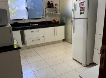 Casa de 3 quartos, Brasília · Excelente casa em condomínio fechado 3 quartos, sendo 1 suíte Ambientes amplos