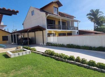 Casa · 333m² · 8 Quartos · 5 Vagas · Sobrado Com Dois Terrenos, Piscina e Espaço de Quintal!