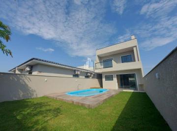 Casa · 140m² · 3 Quartos · 1 Vaga · Sobrado á 420m da praia com 03 quartos (01 suíte), na Barra do Saí