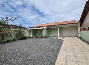 Casa · 116m² · 3 Quartos · 2 Vagas · Casa com 03 dormitórios, amplo espaço de terreno, á 100m da Praia na Barra do Sai!