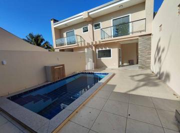 Casa · 133m² · 4 Quartos · 2 Vagas · Sobrado Com Piscina a 350 Metros na Barra do Sai!