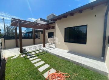 Casa · 82m² · 2 Quartos · 1 Vaga · Casa térrea com 2 suítes, 1 vaga de garagem na Areias da Palhocinha em Garopaba SC