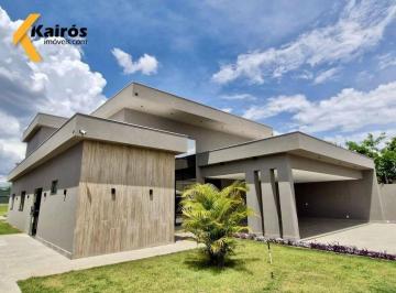 f390cf7934569bf85cb075dead383550c602e4f9 · Casa térrea, recém-construída, projeto contemporâneo, conceito aberto com acabamento de altíssimo pa