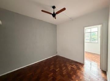 9ecec121cc27018b6900005c416f44795b2dbb96 · Amplo Sala e quarto Revertido em 2 quartos VISTA MAR