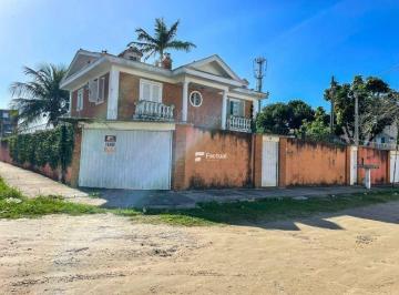 98060863523908f2ae177a26a00b123c8bf7131b · Casa à venda com piscina, churrasqueira, localizada na Praia da Enseada no Guarujá.