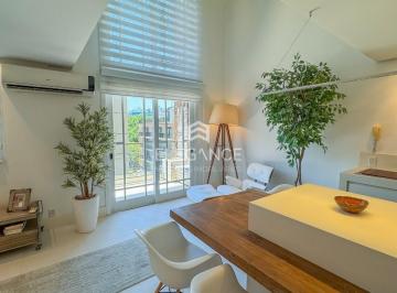 Living · Imperdível apartamento duplex para comprar no coração do Moinhos de Vento, Porto Alegre com 90m2 de 