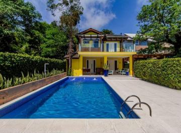 Casa · 250m² · 3 Quartos · 3 Vagas · Casa à venda na Praia de Taquaras em Balneário Camboriú.