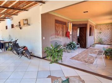 Casa · 198m² · 3 Quartos · 4 Vagas · Casa à Venda em Touros/RN – 3 Quartos, Jardim e Garagem Ampla.