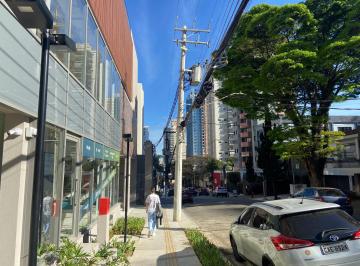 Comercial · 377m² · 12 Vagas · Prédio comercial na Rua Barão do Triunfo, N. 551 - Térreo e Sobreloja • 377 m²