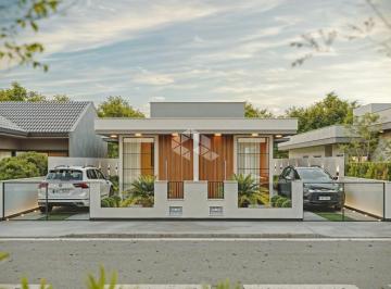 Casa · 63m² · 2 Quartos · 2 Vagas · Casa térrea com espaço para 2 carros na frente e pátio nos fundos!