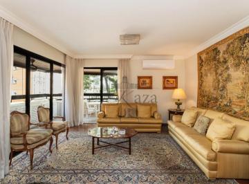 Apartamento de 3 quartos, São Paulo · Moema - 3 Suítes - 240m². 4 Grs