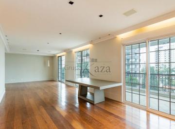 Apartamento · 218m² · 3 Quartos · 5 Vagas · Apartamento - Campo Belo - 3 Suítes - 218m².