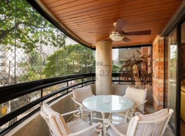 Apartamento de 3 quartos, São Paulo · Apartamento - Moema - 3 Suítes - 240m².